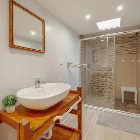 Window Terrace & Jacuzzi House By Vacationy Apartment