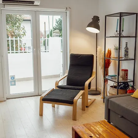 Porto Window Terrace & Jacuzzi House By Vacationy