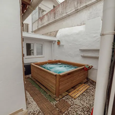 Apartment Window Terrace & Jacuzzi House By Vacationy *